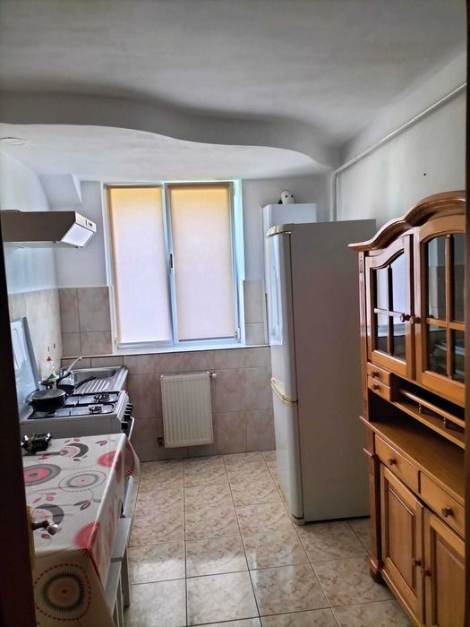 Ofer spre închiriere apartament cu 2 camere