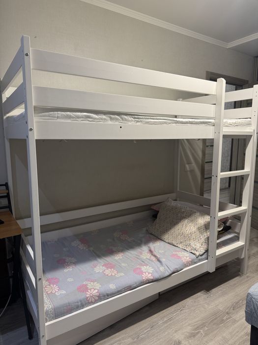 Двухьярусная кровать