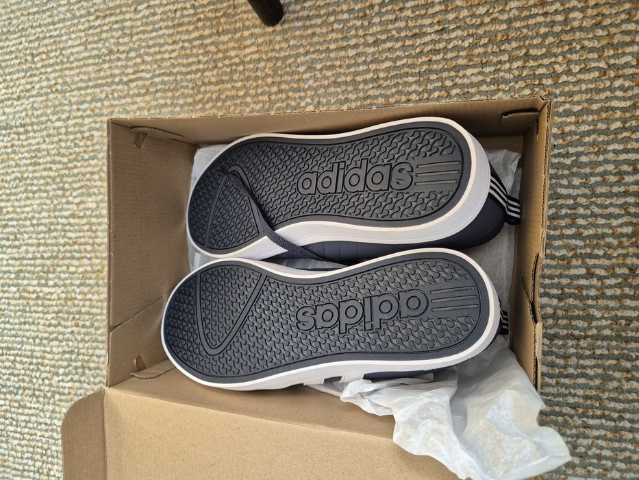 Нови маратонки Adidas
Adidas CourtSetSuede 
38 номер
Цена: 80лв