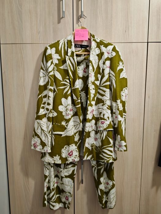 Продавам сака и якета  на Zara