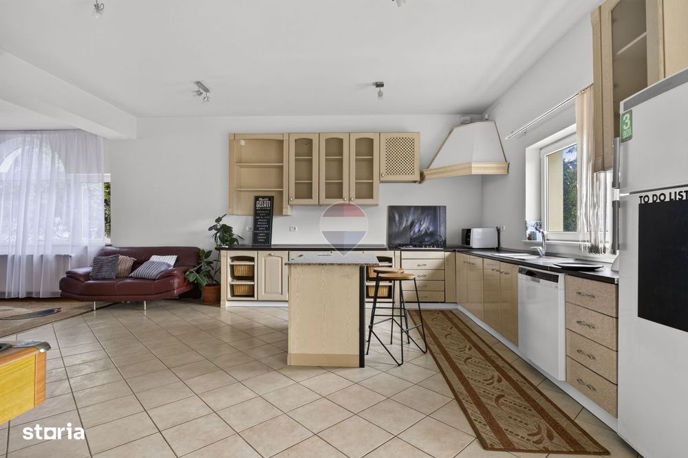 Casă 5 dormitoare si teren 725 mp de închiriat în zona Gradiste