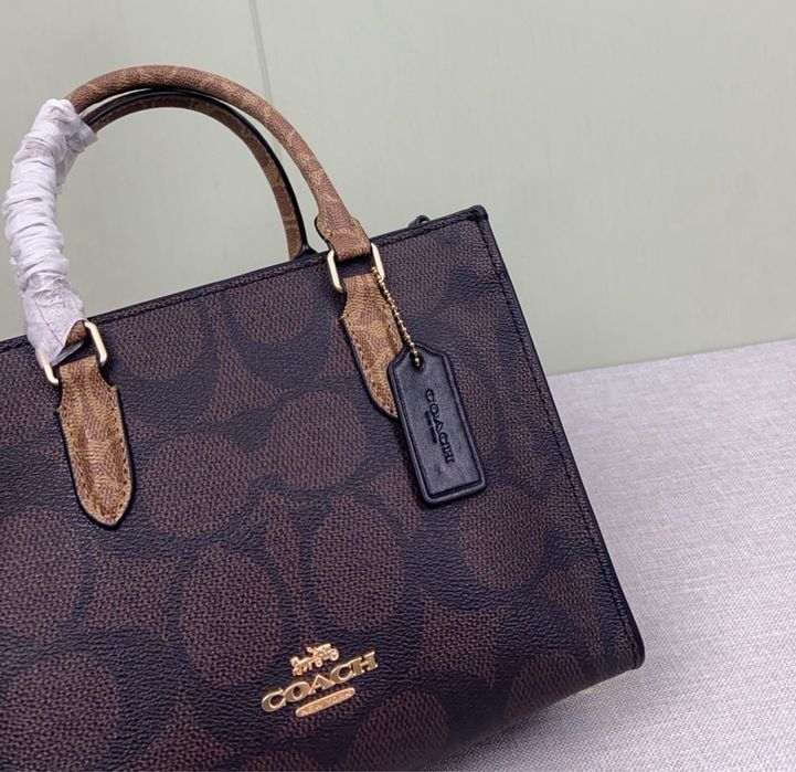 Coach Maggie Small Tote Bag – Стил, функционалност и градска елегантност
