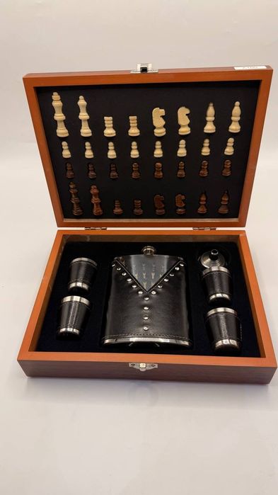 Подарочный мужской набор фляжка и шахматы 7 в 1