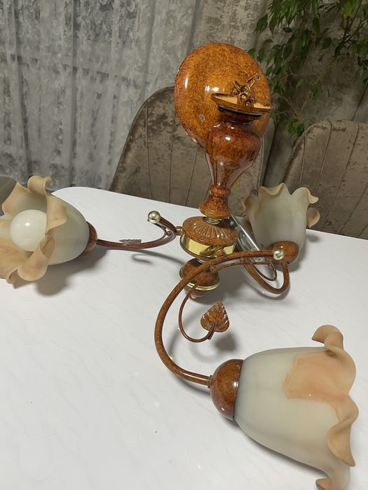 Продам люстру в отоичнлм состоянит