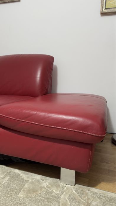 Canapea rosie de piele naturala