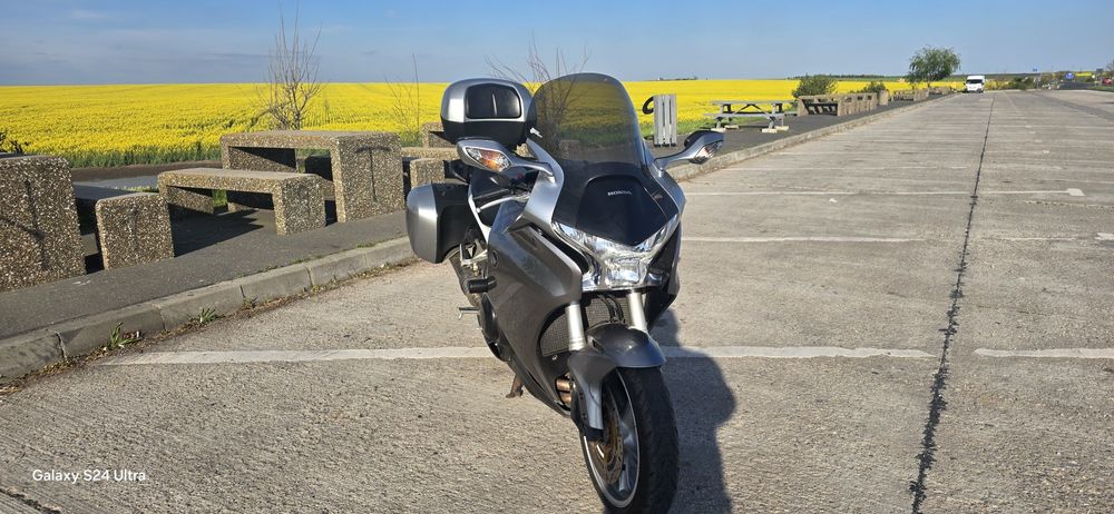 Honda VFR 1200f sc63