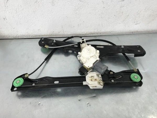 Macara geam dreapta fata BMW X1 E84 2012 cod 2990386