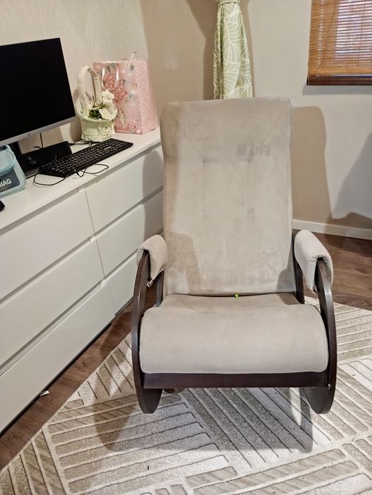 Стол люлещт като нов .