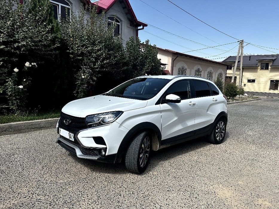 Лада Xray Cross 2019г пробег 117000 км пропан+бензин.цвет белая