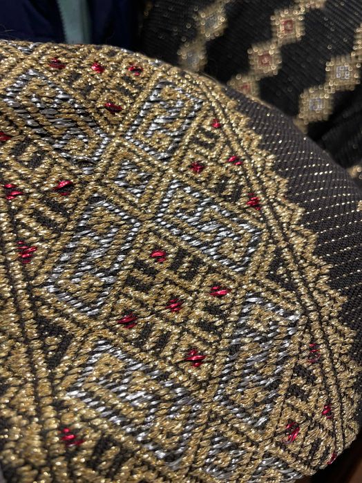 Rochie traditionala romaneasca veche, cusută manual cu fir