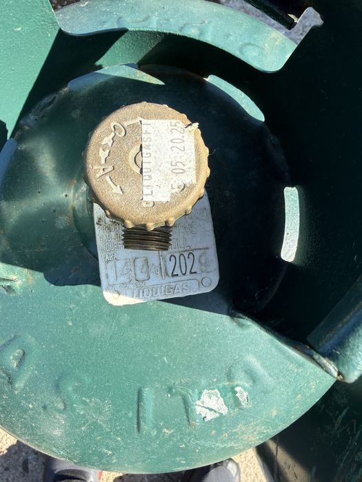 Газови бутилки ………..