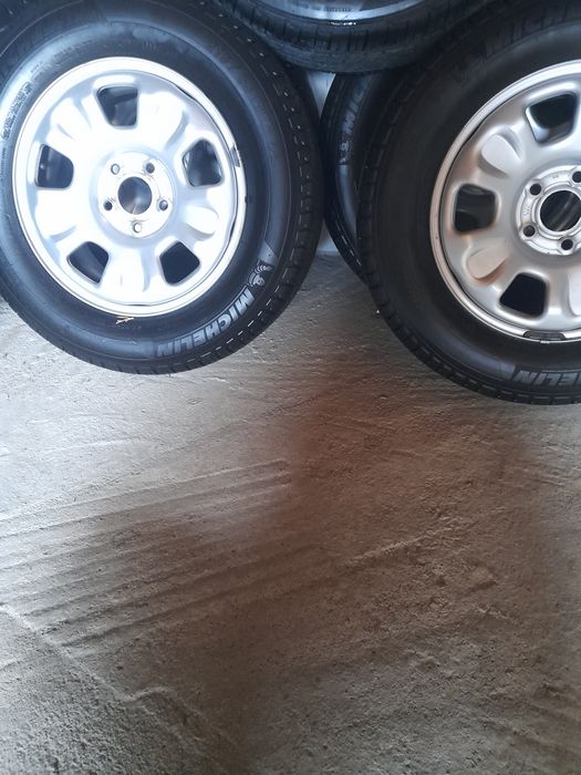 Vindem set jante cu anvelope