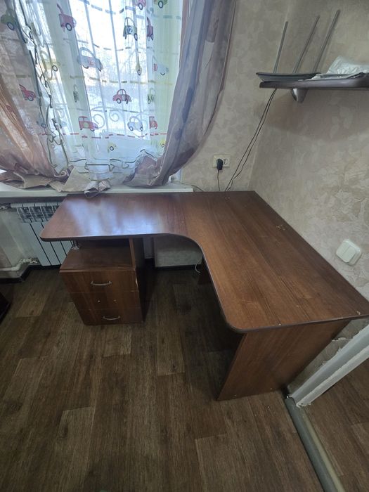 Продам компьютерный стол