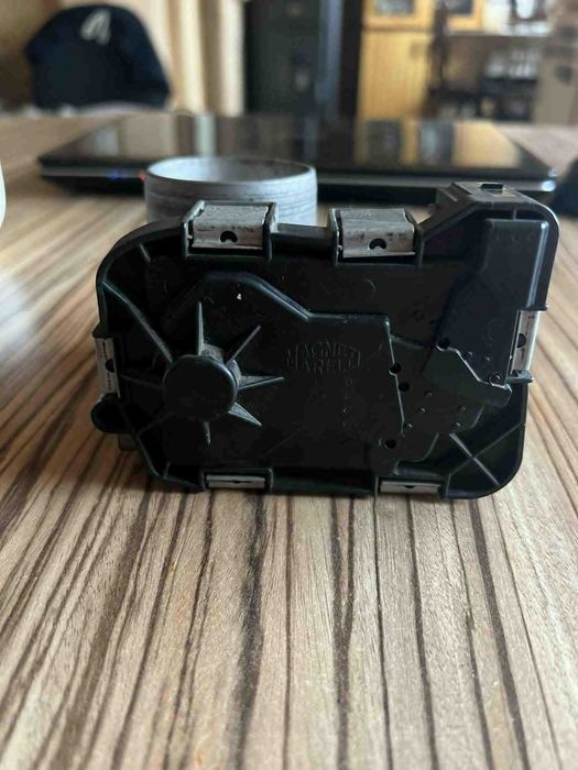 продавам дроселова клапа за фиат добло - пунто 1.2 бензин 2001 г.