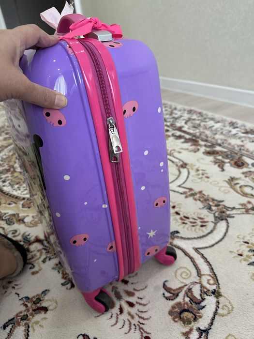 Детский чемодан сатылады