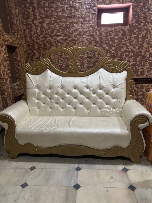 Divan kreslo sotiladi