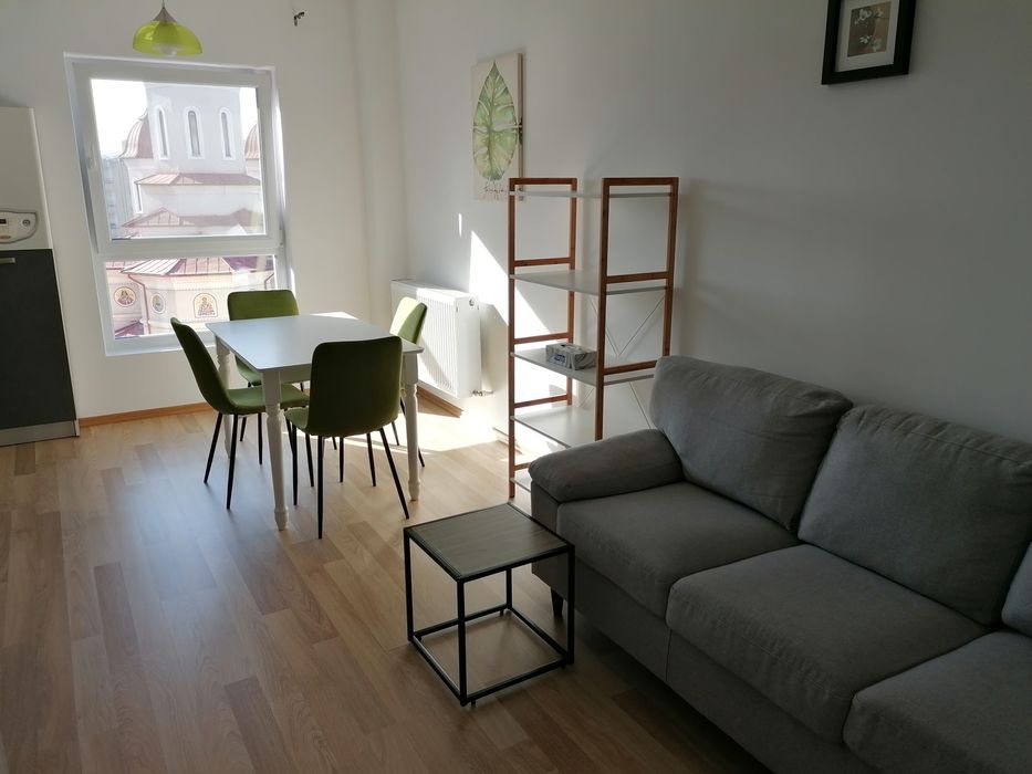 Apartament cu 3 camere de închiriat în zona ultracentrala  mobilat