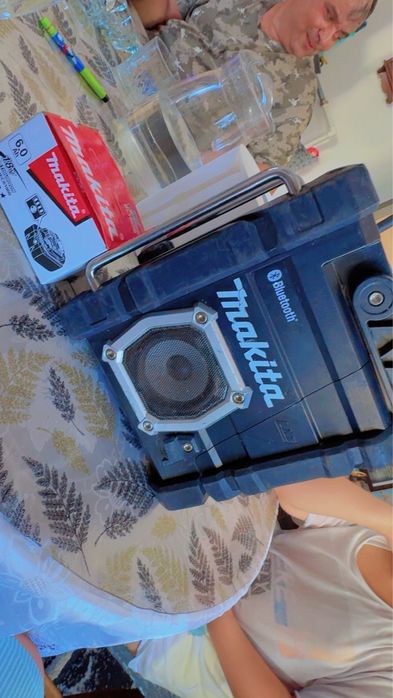 Radio Makita DMR106 cu baterie de 6 A nou nouț în cutie