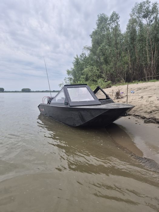 Продам лодку вместе с прицепом