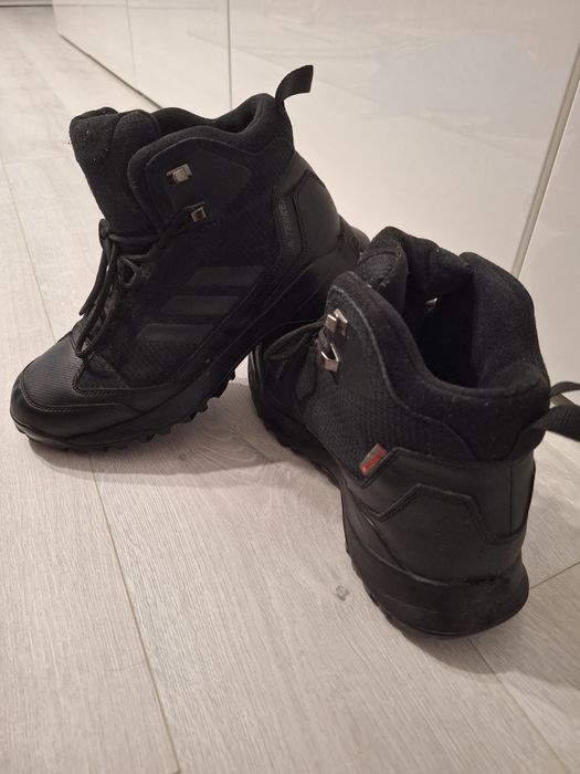 Vând ghete Adidas Terrex