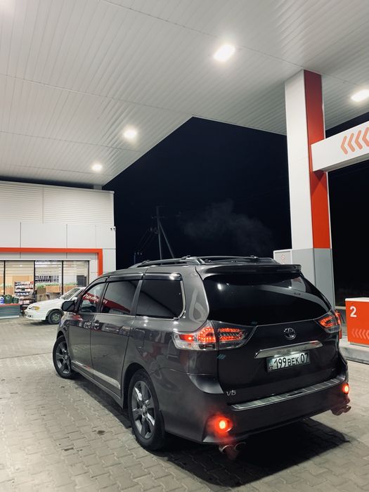 Toyota sienna 2011