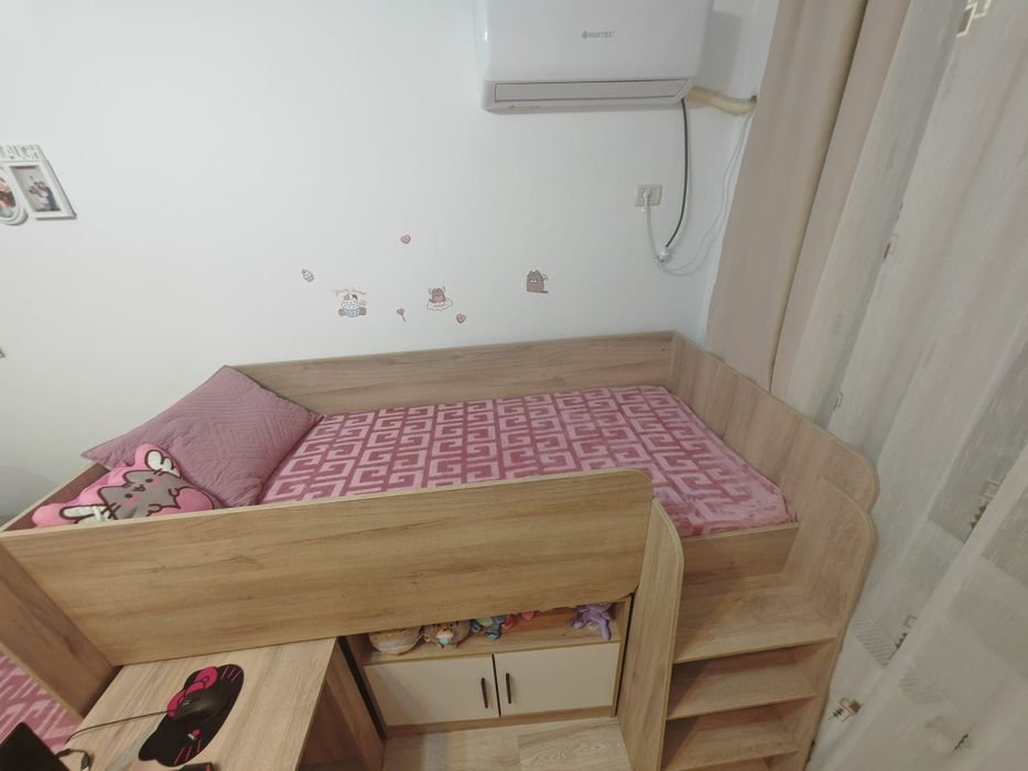 Pat mansardat cu birou si dulap
