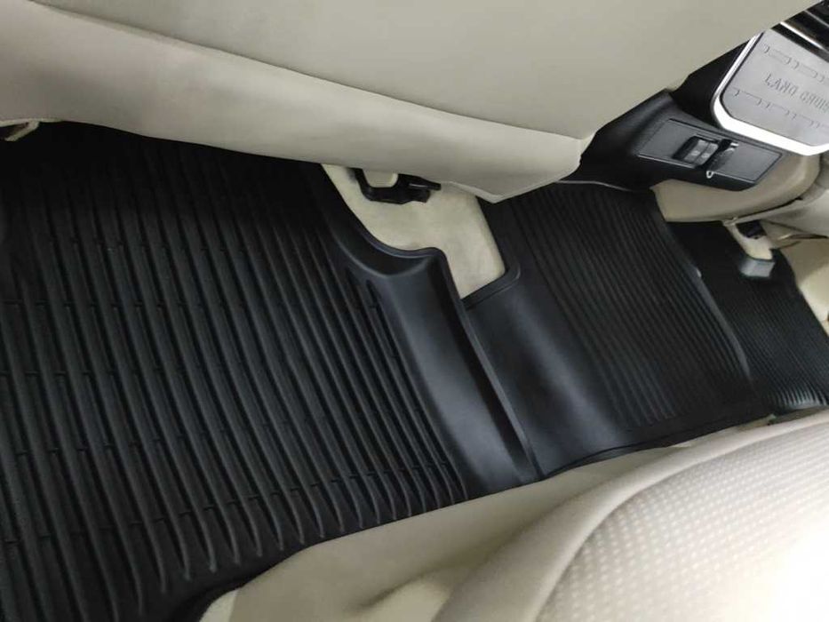 Оригинальные резиновые коврики (полики) салона Toyota LC 300