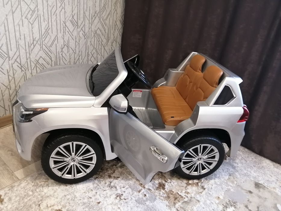 Продам детский автомобиль на аккумуляторе