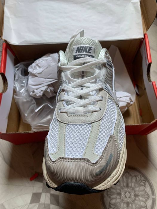 Кроссовки Nike Vomero 5