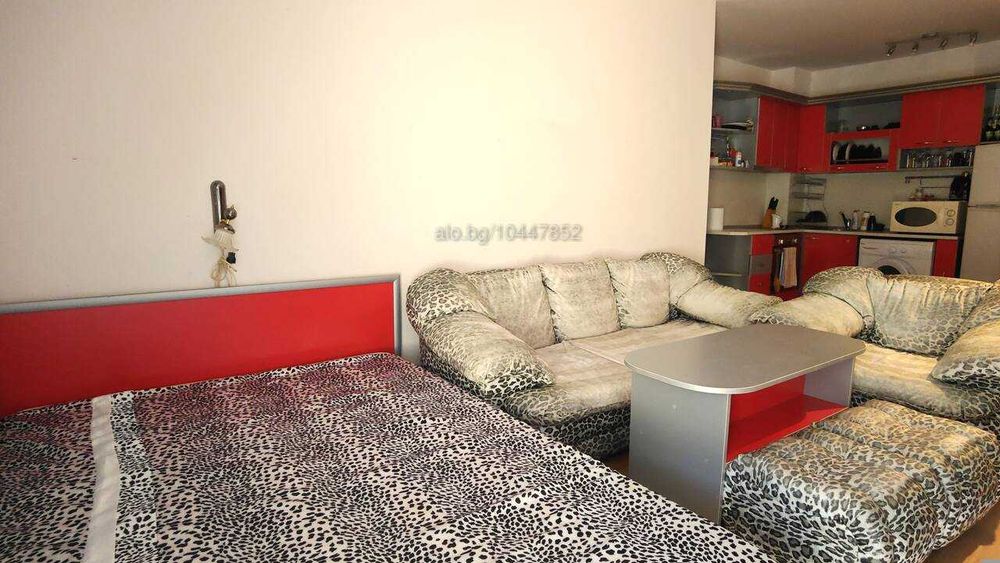 ТОП ОФЕРТА / Голям двустаен в центъра, за 6 човека,  басейн и веранда