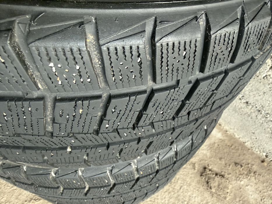 Продам зимний резины комплект
