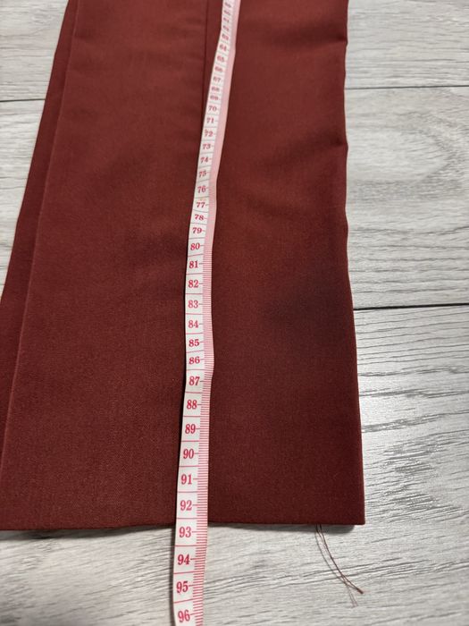 Pantaloni noi Mango
