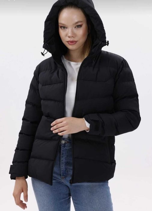 Черно дамско пухено яке с качулка
