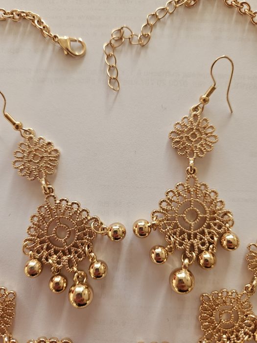 Красиво колие и обеци