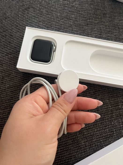 Apple watch SE- много добро състояние