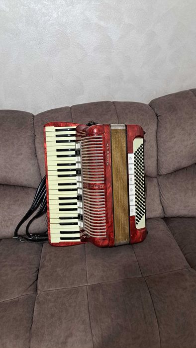 Vând Hohner Tango V M, stare impecabilă, compresie foarte bună.