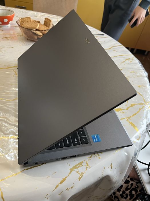 Продам ноутбук новый