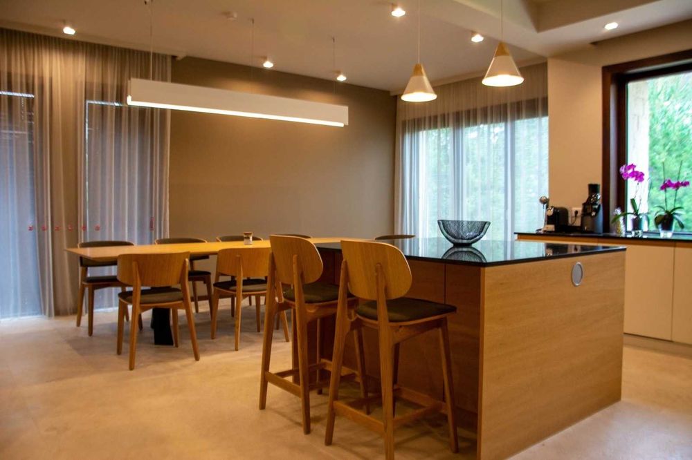 Дава се под наем Къща в Банкя - 550 кв.м за 1530 € - Снимка #1