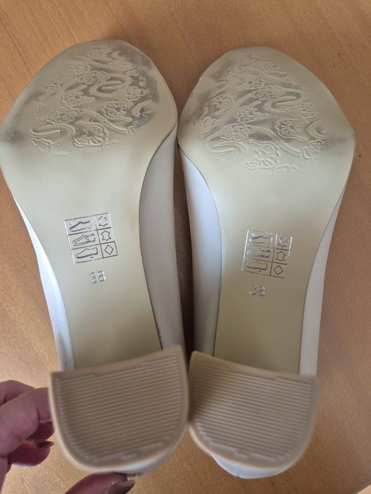 Дамски обувки кожа и лак