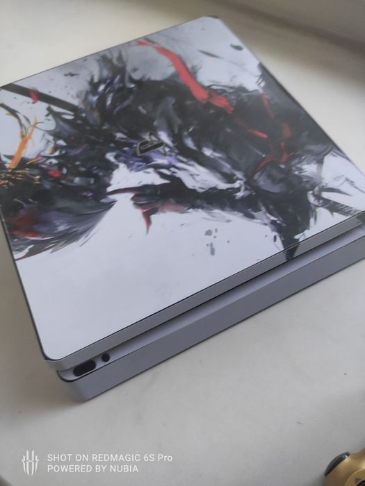 Продам play station 4 slim