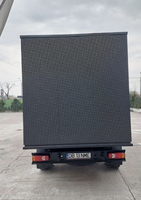 Ecrane LED P8 montate pe mașină – 14,74 mp – Publicitate mobilă – IP65