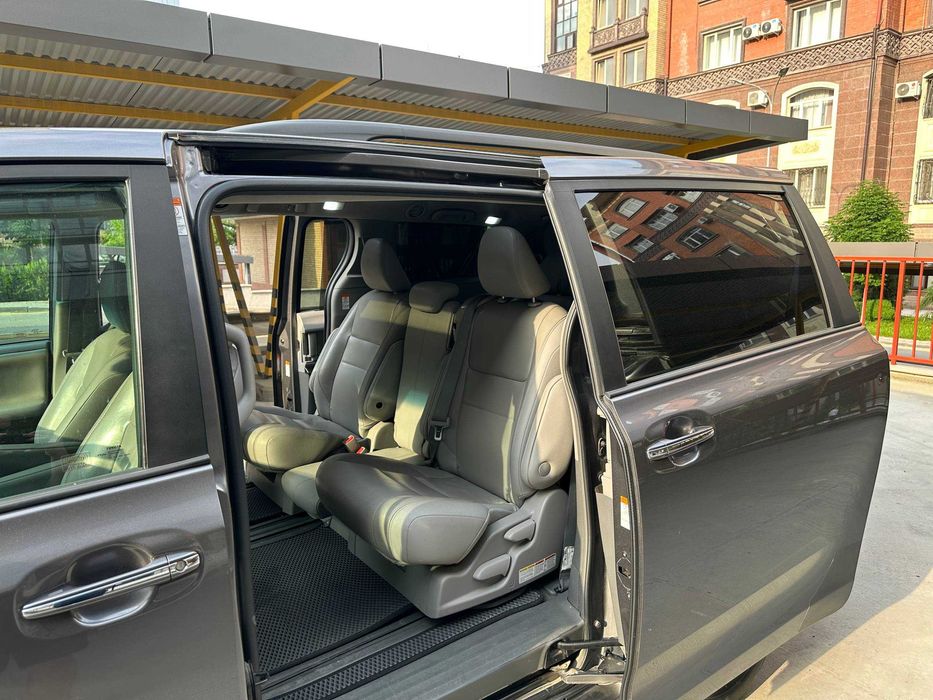 Toyota Sienna 2018 Срочная продажа