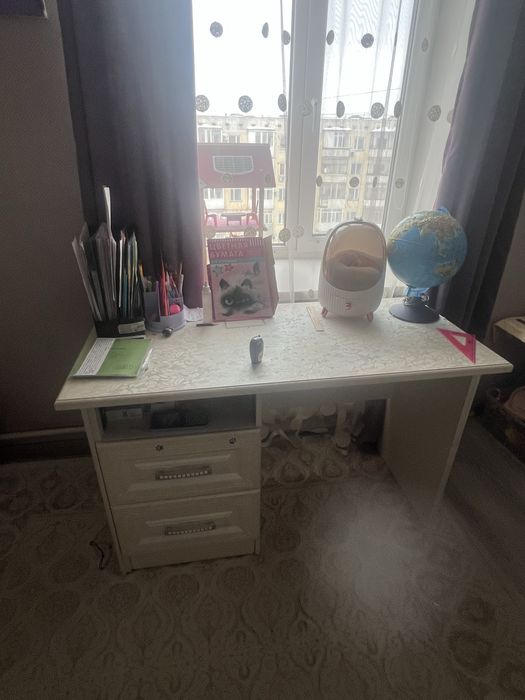 Стенка,шкаф и стол