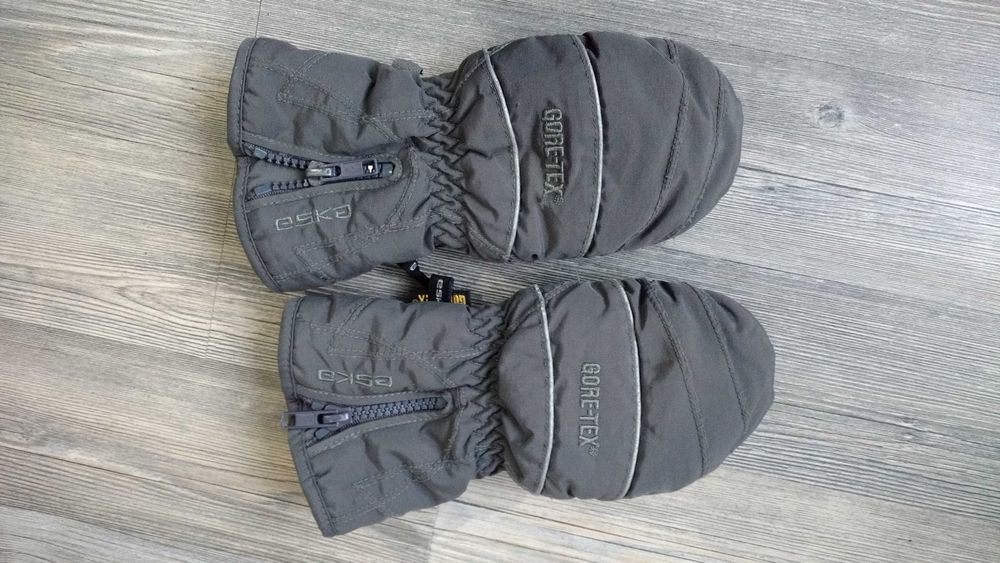 Ски и сноуборд ръкавици предимно Gore-Tex на най-добрите марки