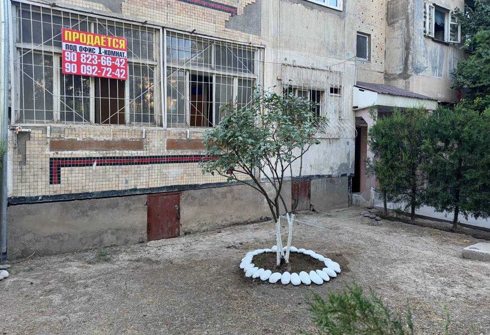 Продается торцевая 1 комнатная квартира под офис на первом этаже АКЦИЯ