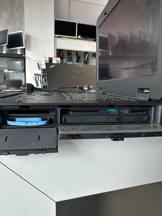 Dell Rugged 14 Extreme 7404  i7-4650-16Gb Ram-512Gb Ssd