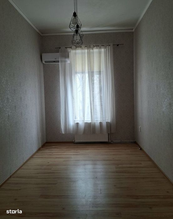 (Costuri utilitati incluse) - Spatiu central, ideal pentru birou