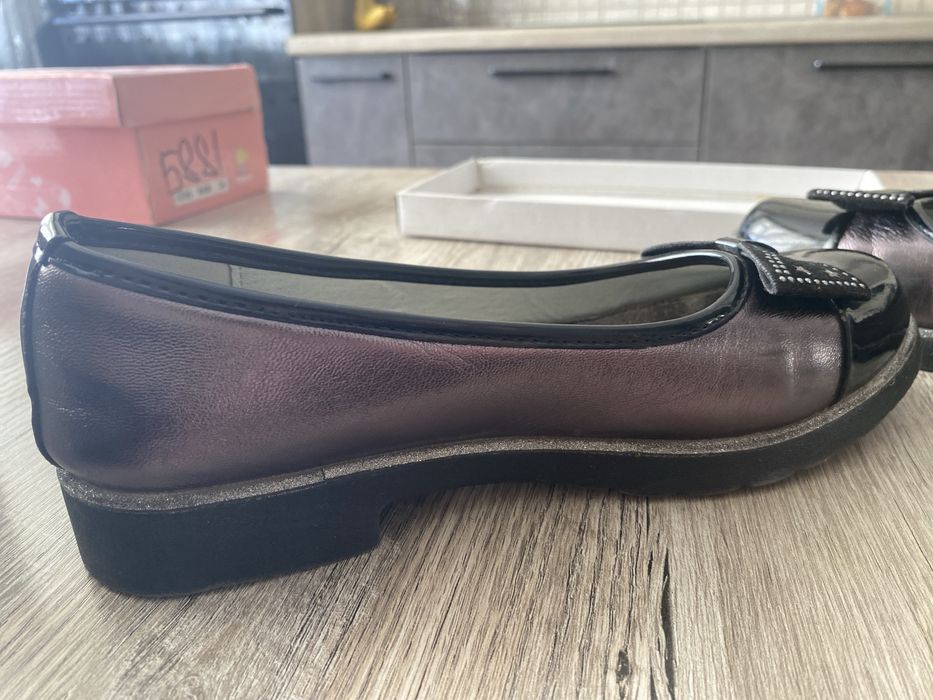 Продам туфельки для девочки