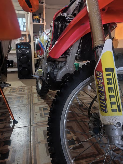 Vând Honda CRF250R - enduro