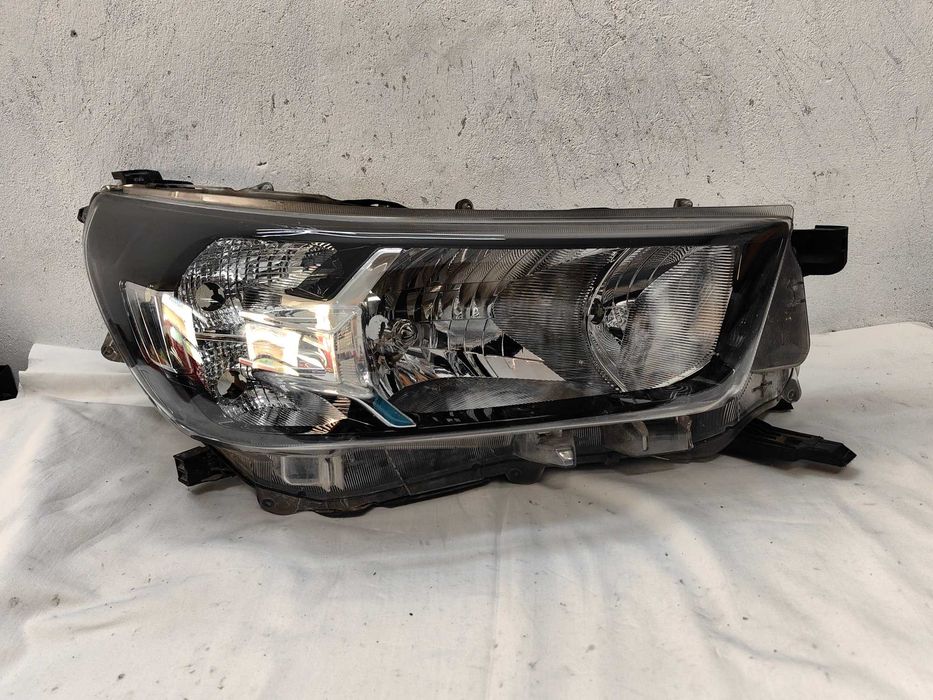 Оригинален фар Тойота  Toyota Hilux 2018